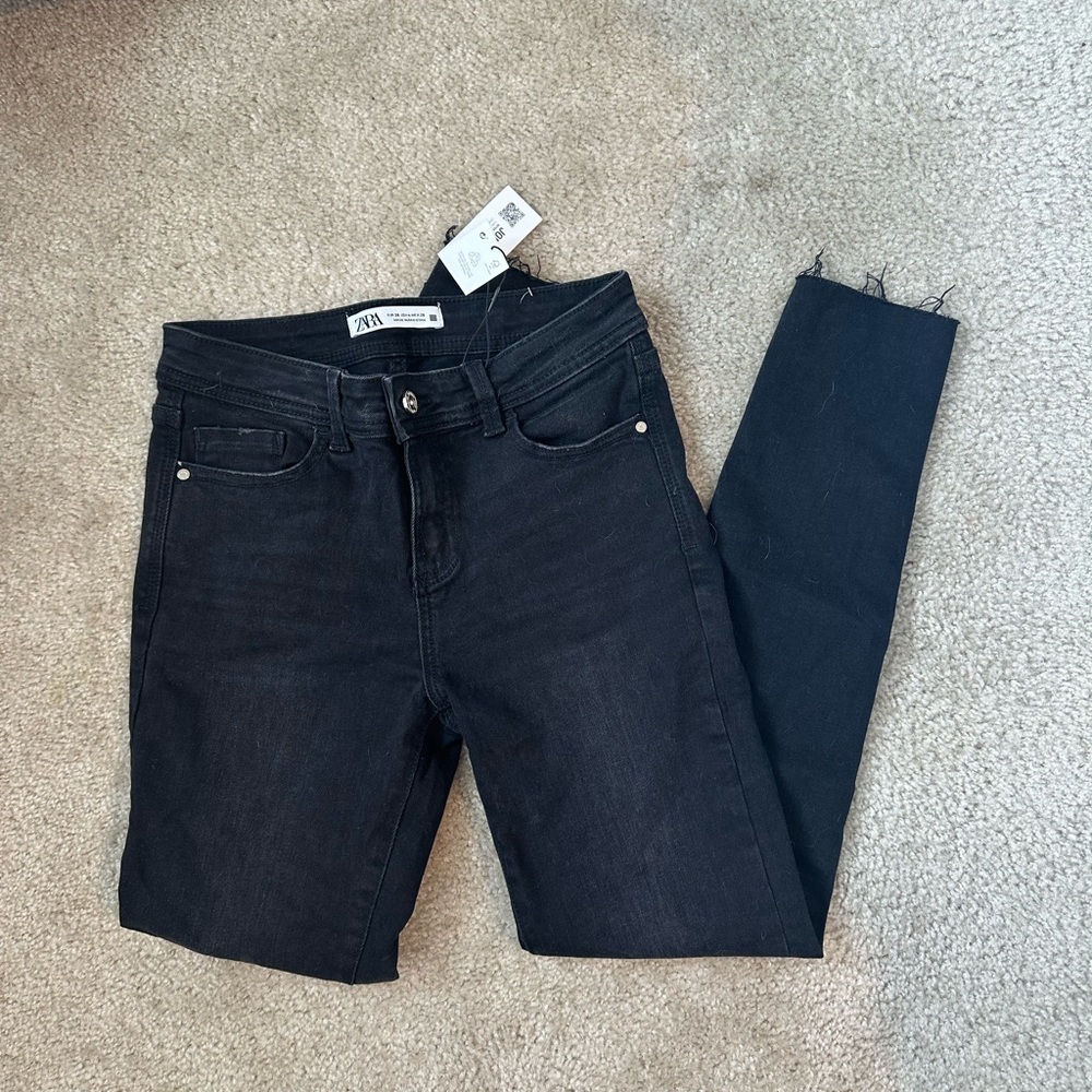 Zara Women's Black Low-Rise Ankle Jeans